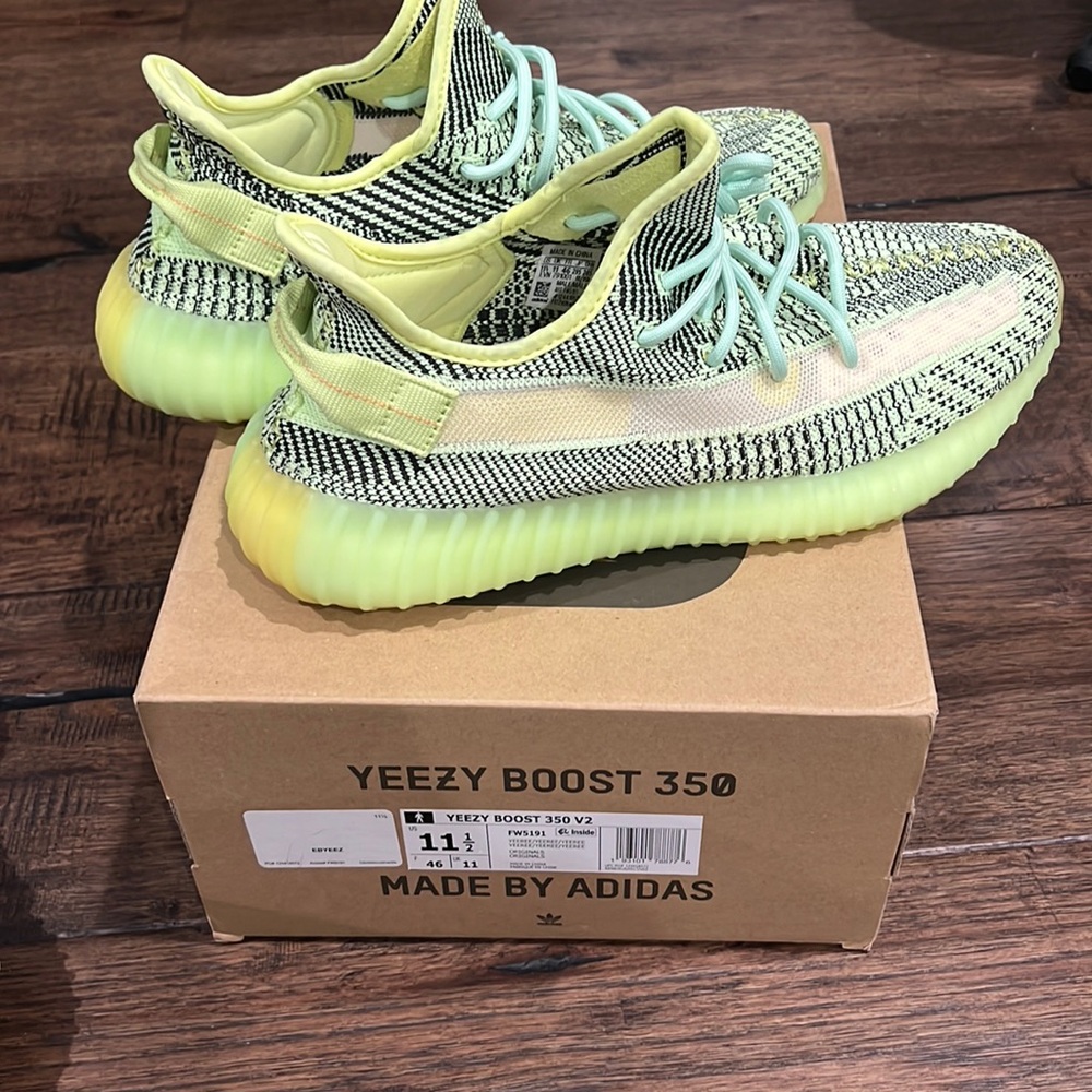 New without tags Mens Yeezy Boost